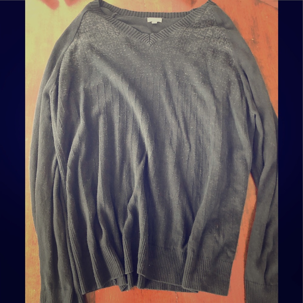 Long sleeve v-neck tee/sweater